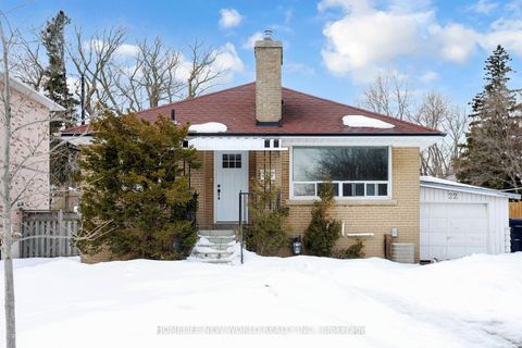 Photo 1 at 22 Canham Crescent, Malvern West, Toronto