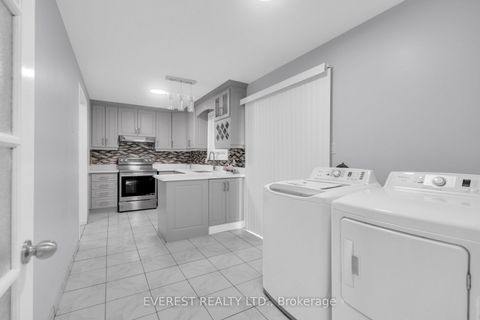 Photo 5 at 7790 Kittridge Drive, Malton, Mississauga