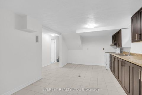 Photo 31 at 7790 Kittridge Drive, Malton, Mississauga