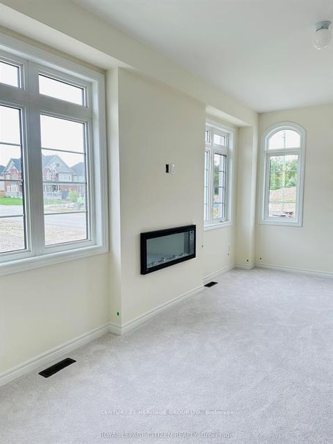 Photo 5 at 1 Wayne Allison Drive, Sutton & Jackson's Point, Georgina