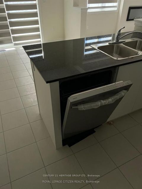 Photo 10 at 1 Wayne Allison Drive, Sutton & Jackson's Point, Georgina