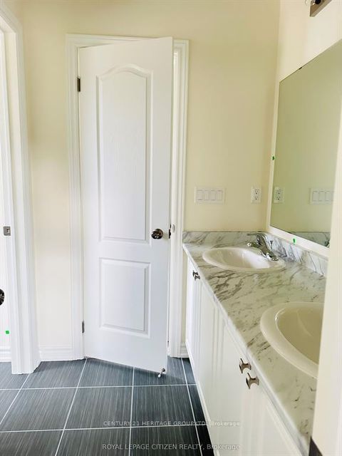 Photo 13 at 1 Wayne Allison Drive, Sutton & Jackson's Point, Georgina