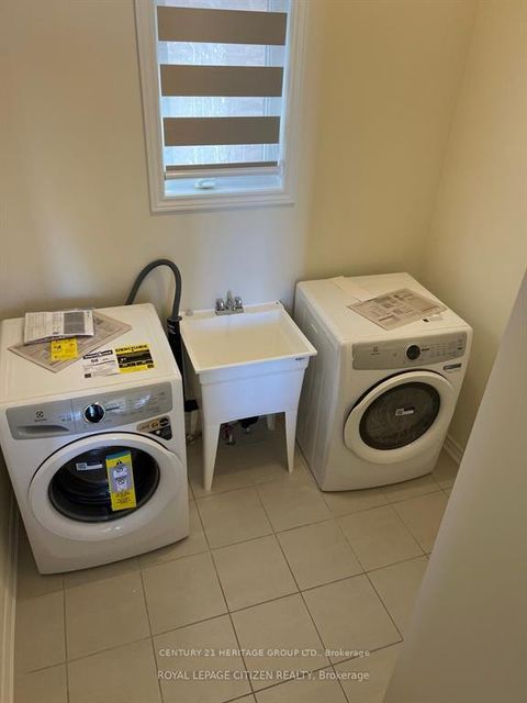 Photo 15 at 1 Wayne Allison Drive, Sutton & Jackson's Point, Georgina