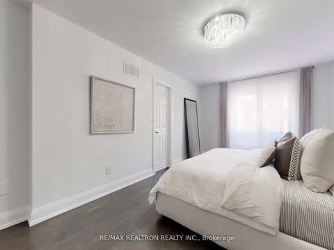 Photo 14 at 18 London Pride Drive, Jefferson, Richmond Hill