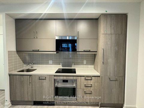 Photo 4 at 930 - 8119 Birchmount Road, Unionville, Markham