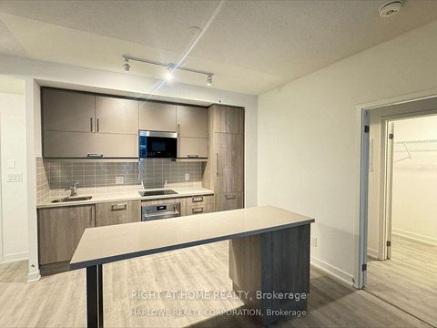 Photo 5 at 930 - 8119 Birchmount Road, Unionville, Markham