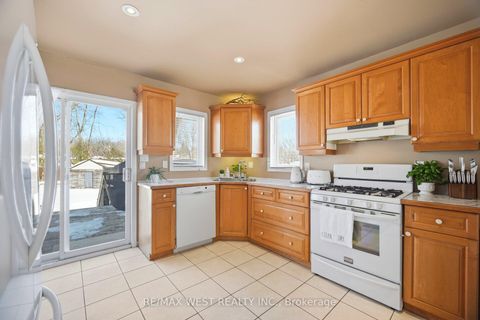 Photo 8 at 924 Vicrol Drive, Alcona, Innisfil