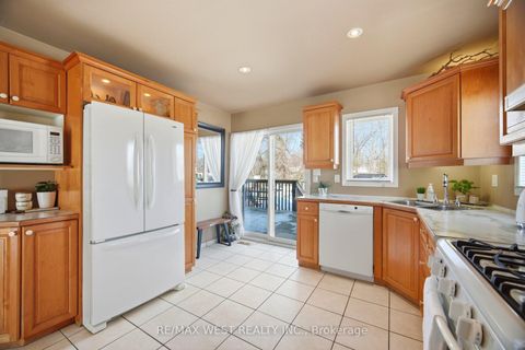 Photo 9 at 924 Vicrol Drive, Alcona, Innisfil