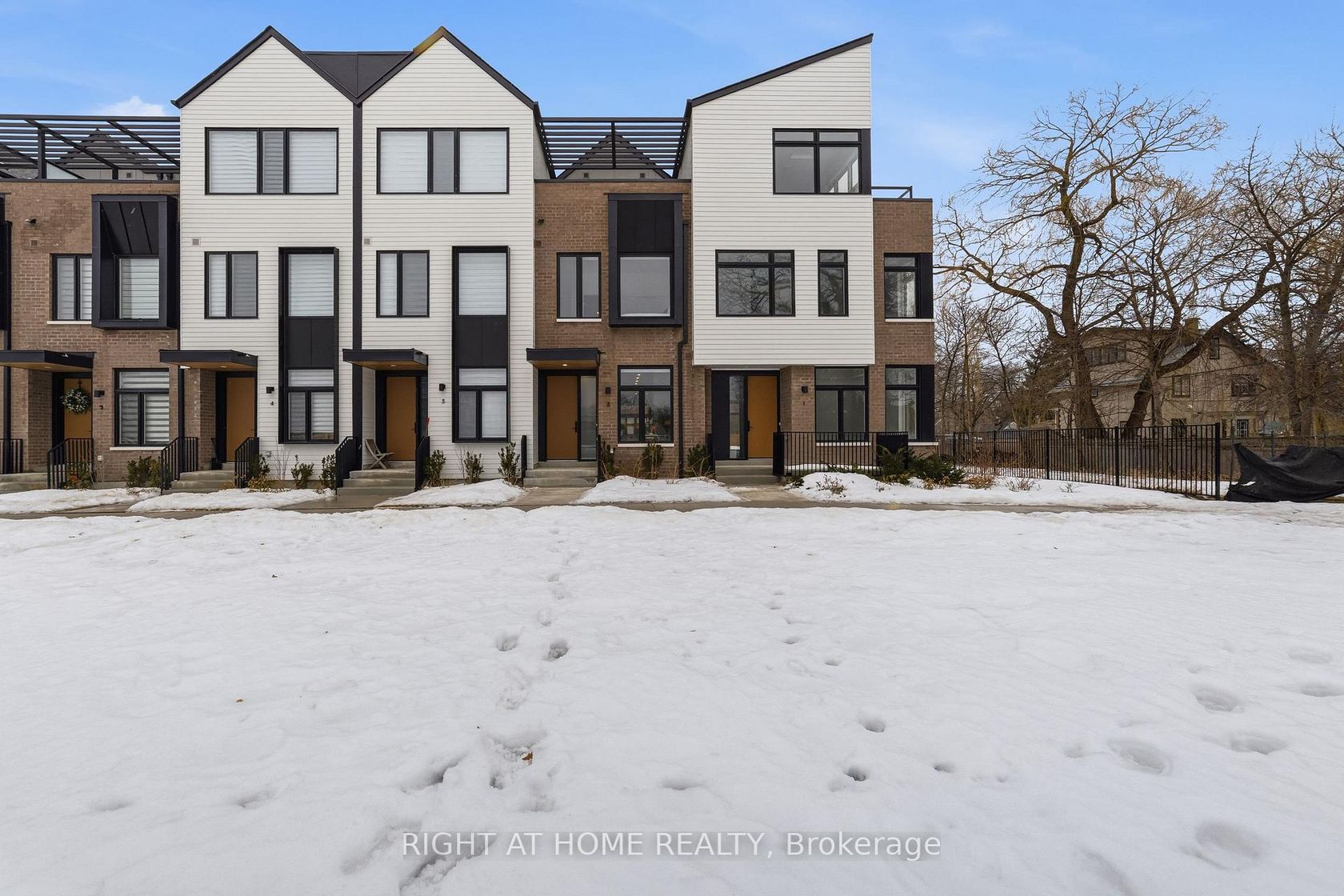 2 - 10 Lou Parsons Way, Port Credit, Mississauga 