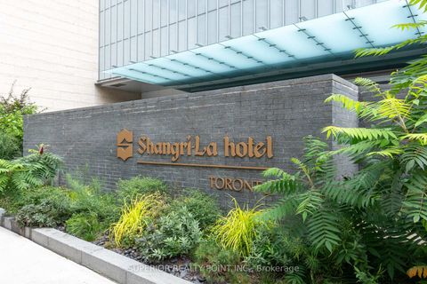 Photo 2 at 4408 - 180 University Avenue, Bay Street Corridor, Toronto