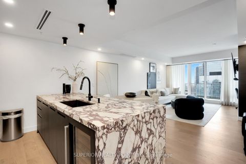 Photo 4 at 4408 - 180 University Avenue, Bay Street Corridor, Toronto