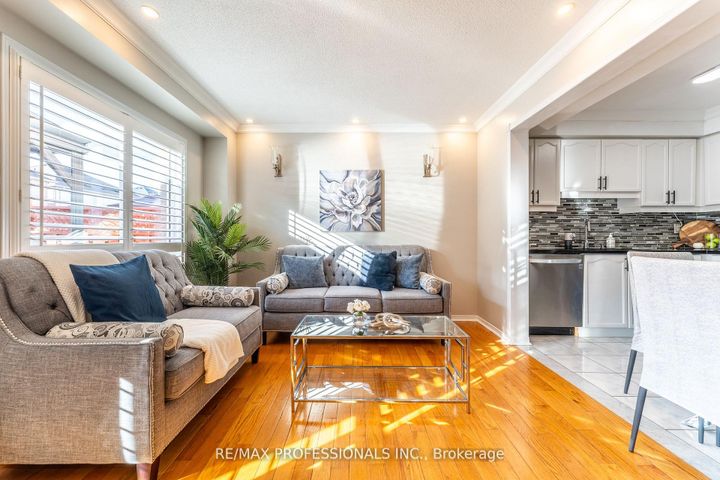 Photo 7 at 96 Lake Louise Drive, Fletcher's Meadow, Brampton