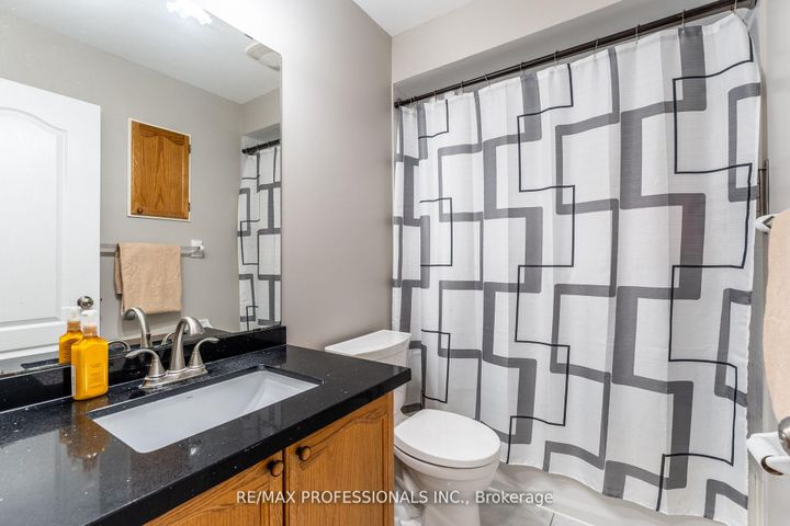 Photo 14 at 96 Lake Louise Drive, Fletcher's Meadow, Brampton