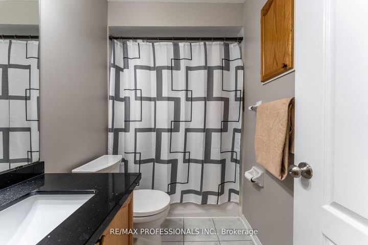 Photo 15 at 96 Lake Louise Drive, Fletcher's Meadow, Brampton