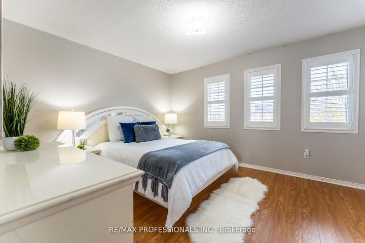 Photo 17 at 96 Lake Louise Drive, Fletcher's Meadow, Brampton