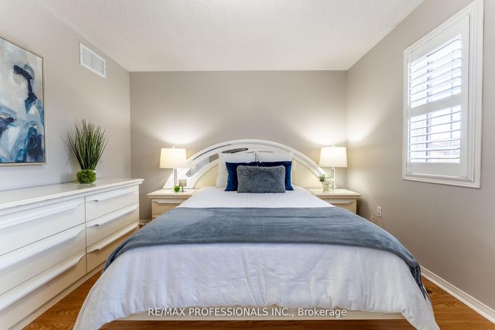 Photo 19 at 96 Lake Louise Drive, Fletcher's Meadow, Brampton