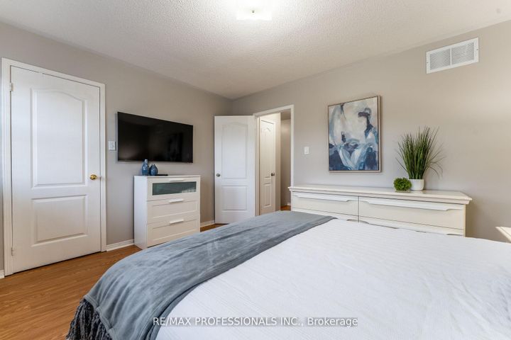 Photo 21 at 96 Lake Louise Drive, Fletcher's Meadow, Brampton