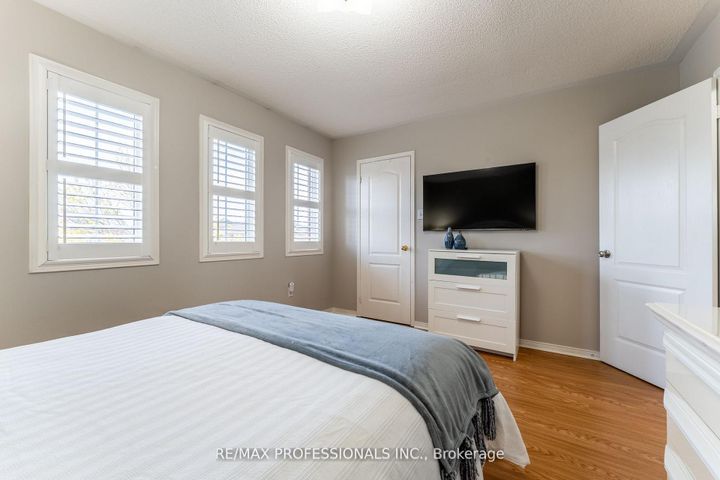 Photo 22 at 96 Lake Louise Drive, Fletcher's Meadow, Brampton