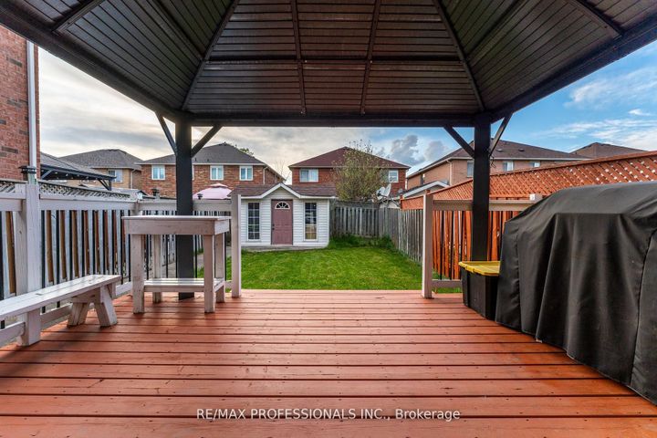 Photo 26 at 96 Lake Louise Drive, Fletcher's Meadow, Brampton