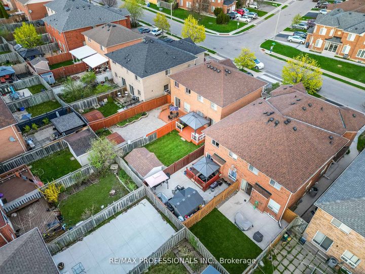 Photo 30 at 96 Lake Louise Drive, Fletcher's Meadow, Brampton