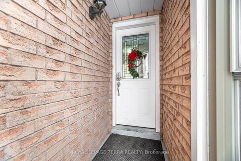 Photo 5 at 44 Carruthers Crescent, Grove East, Barrie