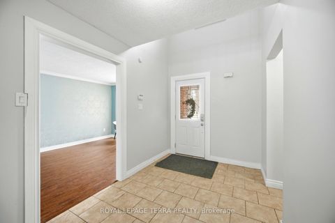 Photo 6 at 44 Carruthers Crescent, Grove East, Barrie
