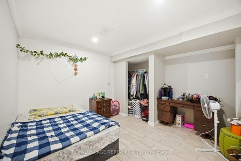 Photo 43 at 44 Carruthers Crescent, Grove East, Barrie