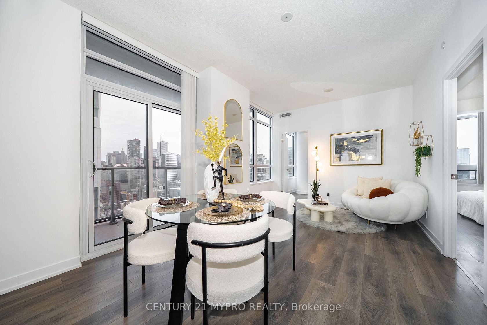 3011 - 365 Church Street, Yonge Corridor, Toronto by Loree Meneguzzi Real Estate 3011 - 365 Church Street, Yonge Corridor, Toronto