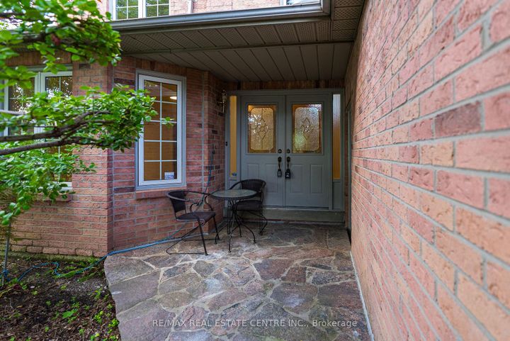 Photo 2 at 4623 Hewicks Lane, East Credit, Mississauga