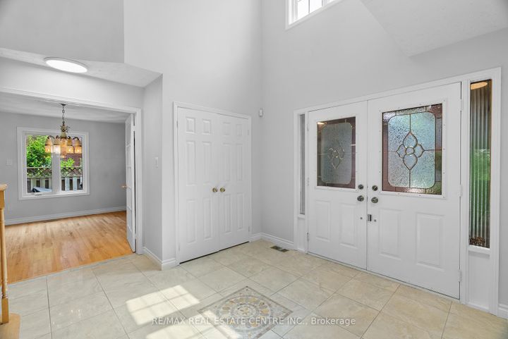 Photo 3 at 4623 Hewicks Lane, East Credit, Mississauga