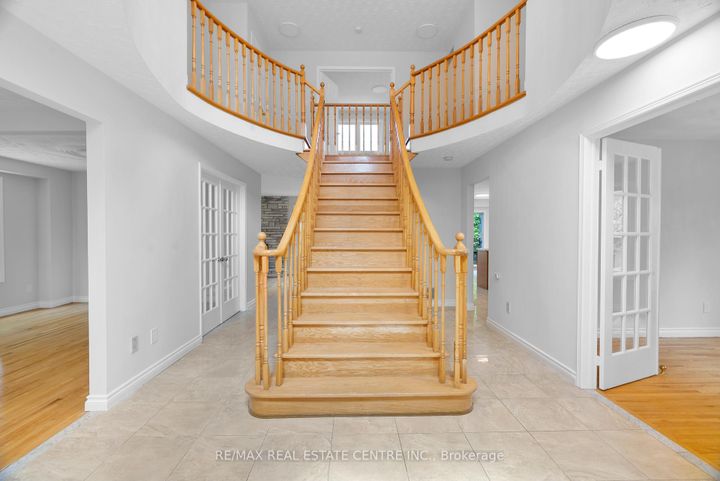 Photo 4 at 4623 Hewicks Lane, East Credit, Mississauga