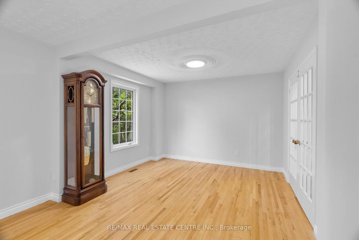 Photo 6 at 4623 Hewicks Lane, East Credit, Mississauga