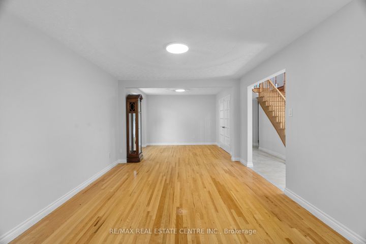 Photo 8 at 4623 Hewicks Lane, East Credit, Mississauga