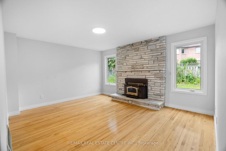 Photo 11 at 4623 Hewicks Lane, East Credit, Mississauga