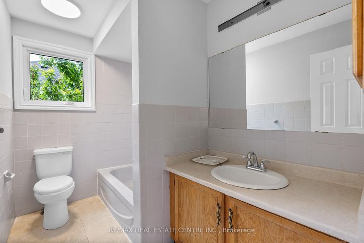 Photo 22 at 4623 Hewicks Lane, East Credit, Mississauga