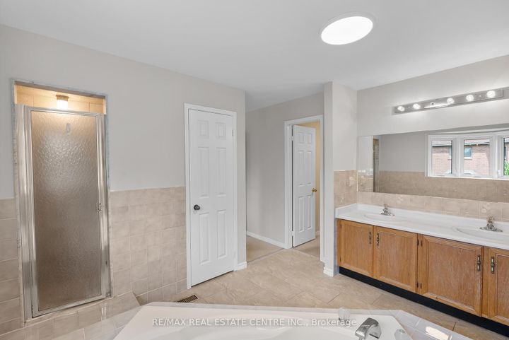 Photo 32 at 4623 Hewicks Lane, East Credit, Mississauga