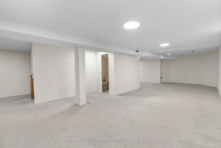 Photo 35 at 4623 Hewicks Lane, East Credit, Mississauga