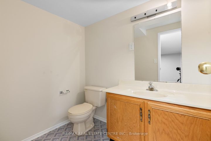 Photo 36 at 4623 Hewicks Lane, East Credit, Mississauga