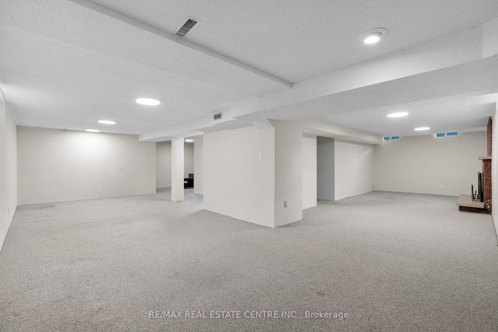 Photo 37 at 4623 Hewicks Lane, East Credit, Mississauga