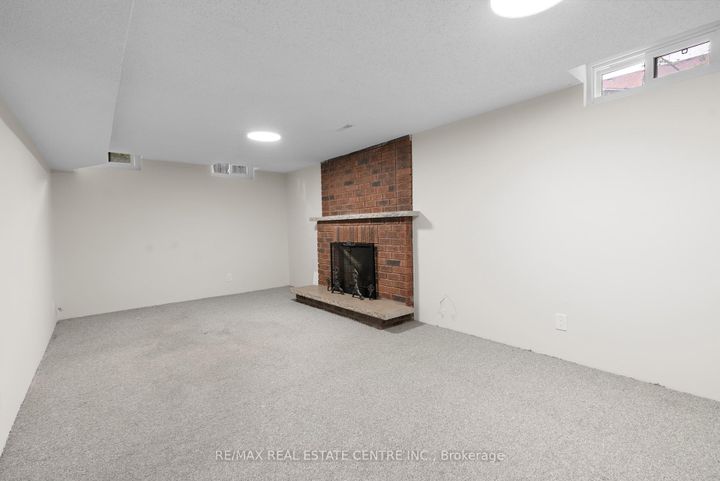 Photo 38 at 4623 Hewicks Lane, East Credit, Mississauga