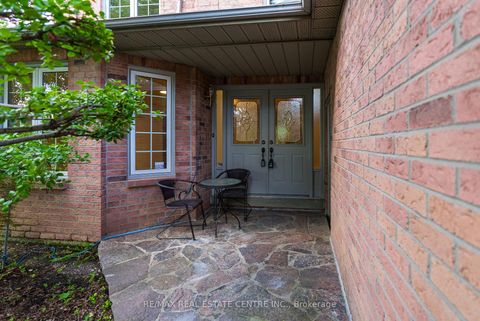 Photo 2 at 4623 Hewicks Lane, East Credit, Mississauga