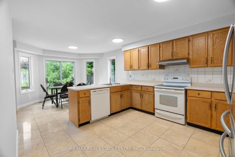 Photo 10 at 4623 Hewicks Lane, East Credit, Mississauga