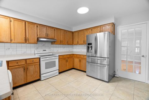 Photo 12 at 4623 Hewicks Lane, East Credit, Mississauga