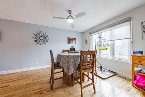 Photo 9 at 4322 Waterford Crescent, Hurontario, Mississauga