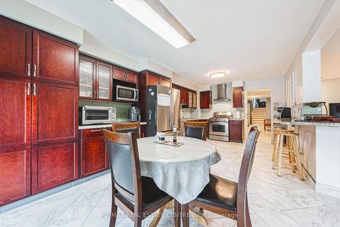 Photo 12 at 4322 Waterford Crescent, Hurontario, Mississauga