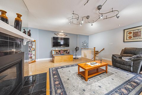 Photo 14 at 4322 Waterford Crescent, Hurontario, Mississauga