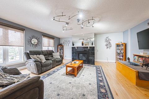 Photo 16 at 4322 Waterford Crescent, Hurontario, Mississauga