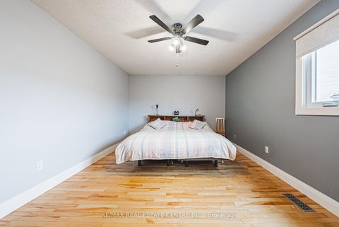 Photo 18 at 4322 Waterford Crescent, Hurontario, Mississauga