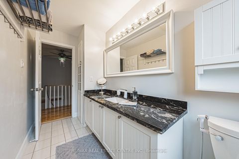 Photo 24 at 4322 Waterford Crescent, Hurontario, Mississauga