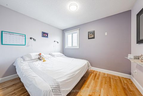 Photo 26 at 4322 Waterford Crescent, Hurontario, Mississauga